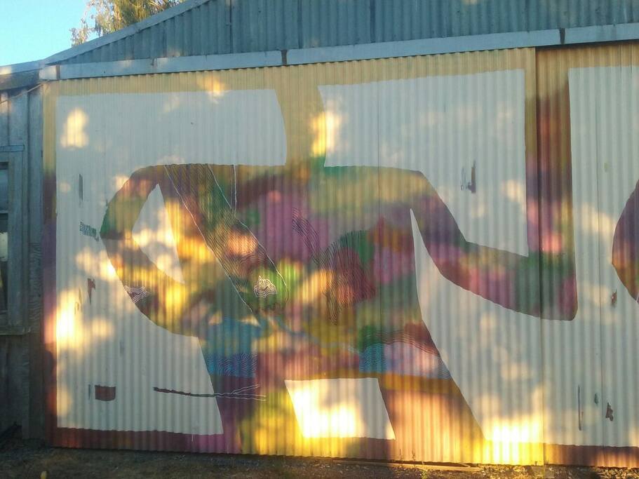 WORKSTATION
door: artwork by dripnz