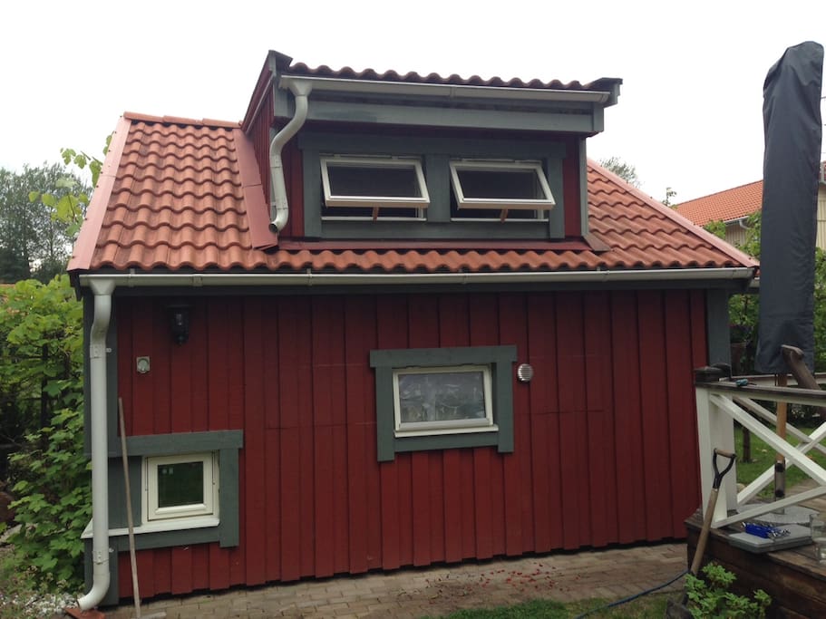 guesthouse front from main house