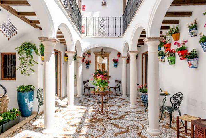 La Casa del Patio managed Airbnb listing 1