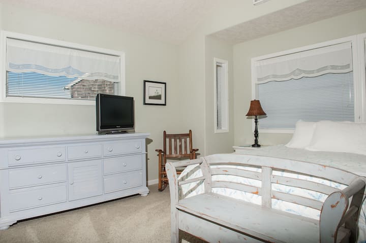 Glavna spavaća soba s bračnim krevetom (širine 180 - 200