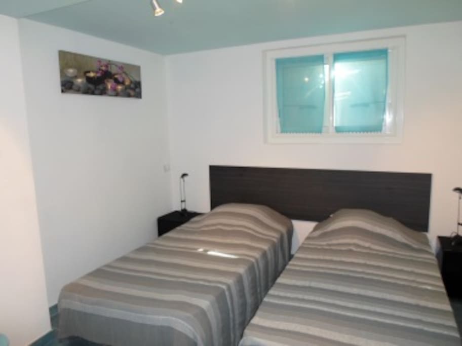 Bedroom with two single beds