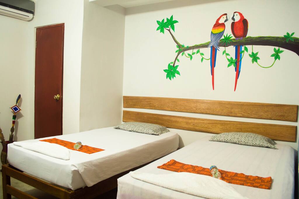 Comfortable mattress, private twin room with private bathroom / Confortable colchón, habitación privada con baño privado