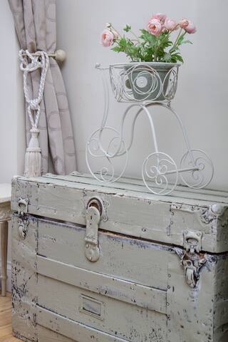 Cosy and romantic house gallery image 4