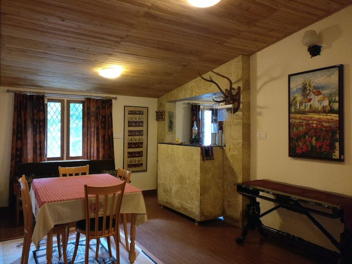 Parn Kuti Cottage (Entire Top Floor) Nainital