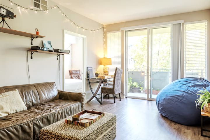 Charming Apartment in Heart of Santa Monica!