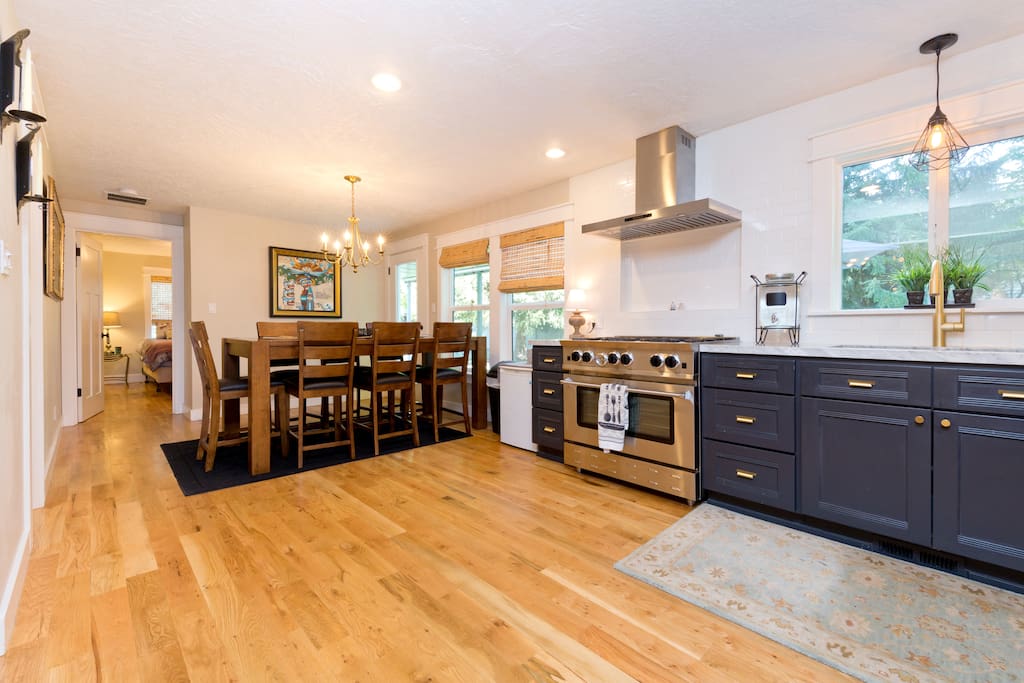 Open floor plan - dining and kitchen.