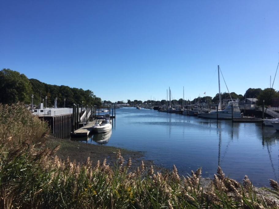 5 min walk to the Marina