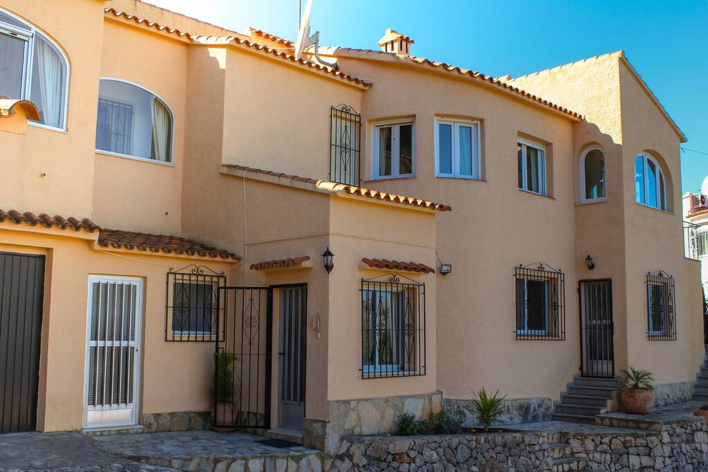 woning bezien vanaf de carport