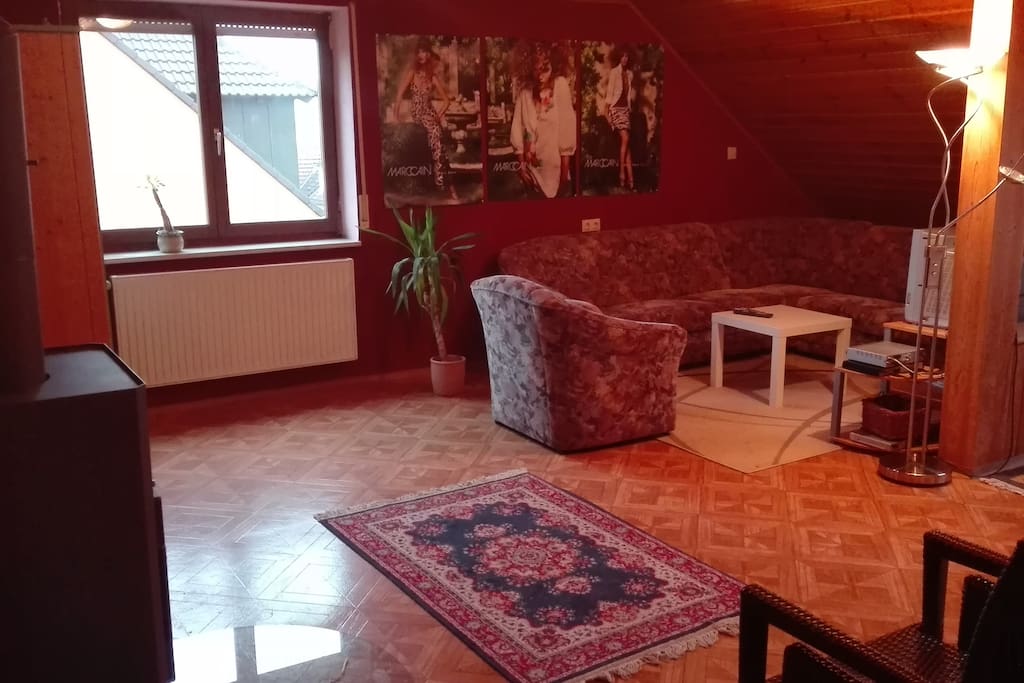 gemütliche Sofaecke mit Fernseher und DVD Player/couch with TV and Dvd Player