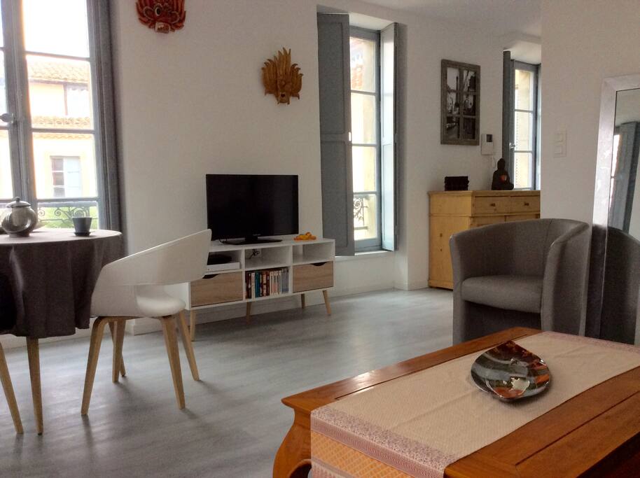 Lounge & dining .
TV - Wifi