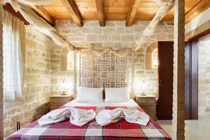 Hectoras Villa in Plaka gallery image 2