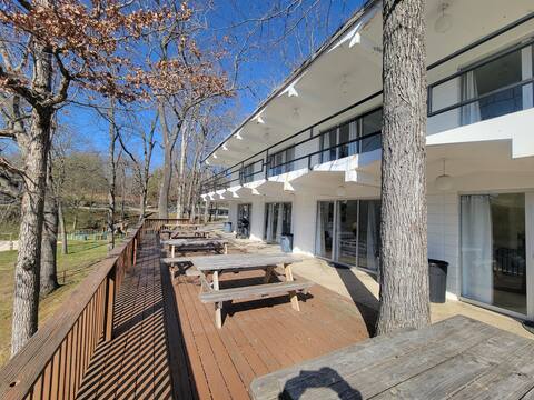 Spacious Family Retreat: Majestic Lake View ~ Pool