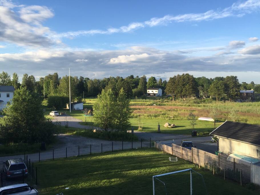 Utsikten från altanen.