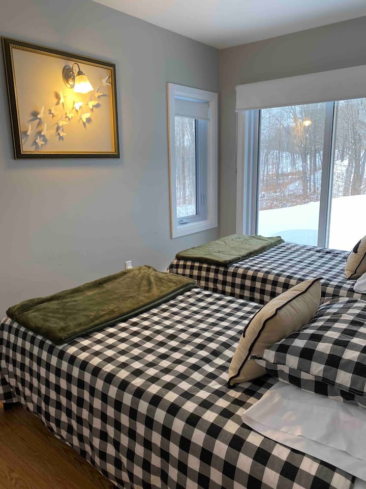 2 единични легла във втората спалня. 