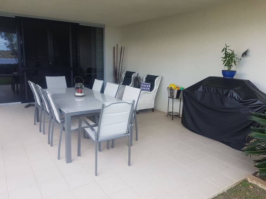 Outside patio and barbeque