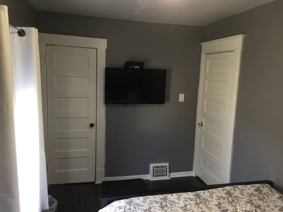 40 inch LCD tv. Free cable and wifi