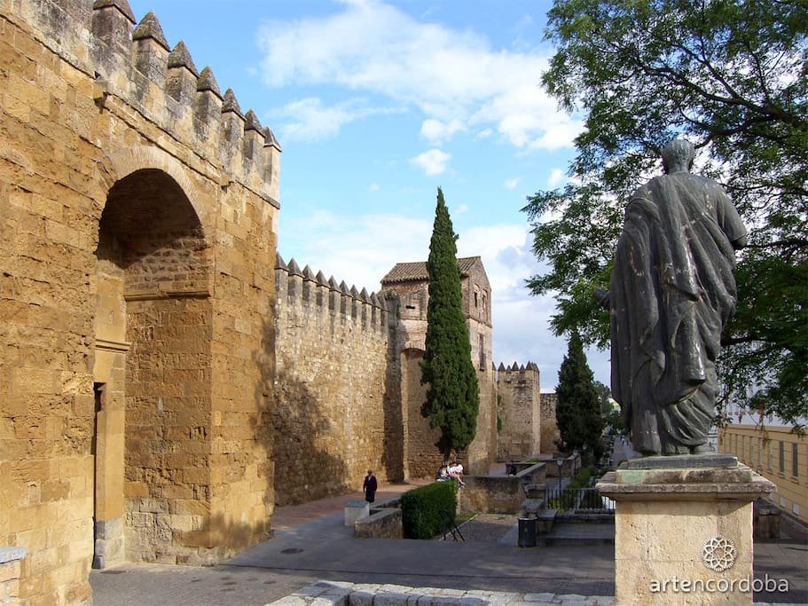 PUERTA DE ALMODOVAR