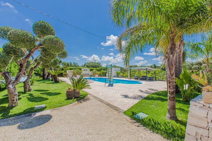 Trullo Poggio con piscina – vicino Mare gallery image 2