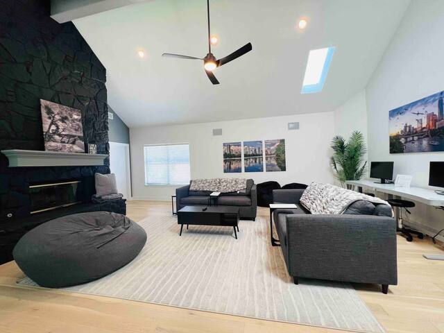 Spacious Stylish 6B-Monthly Stays Near Lake Austin gallery image 4