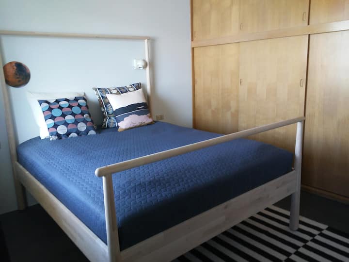 Საწოლი ორადგილიანი (160 სმ). 