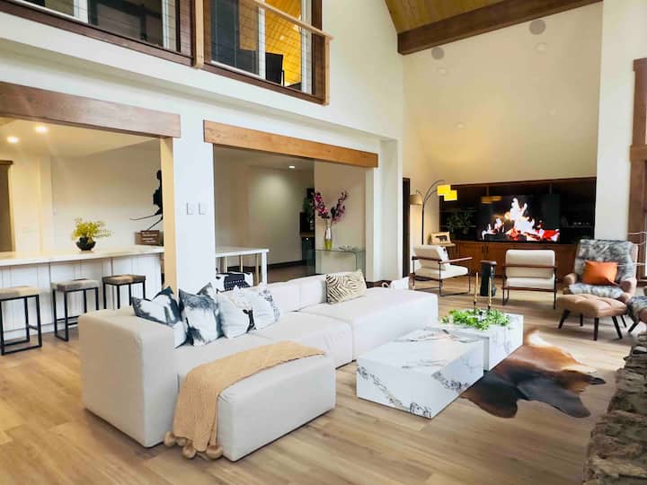 *New* Beaver Creek Holden road Ski-in Chalet