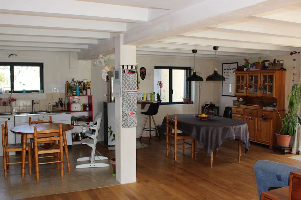 Les espaces cuisine et salle à manger