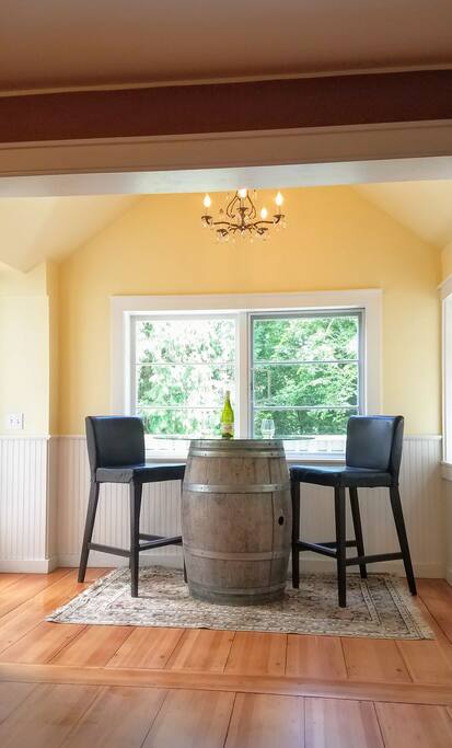 Breakfast / Cocktail Nook