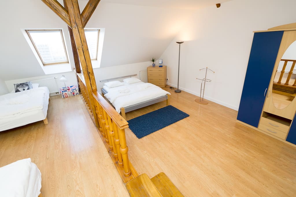 Overview of the bedroom