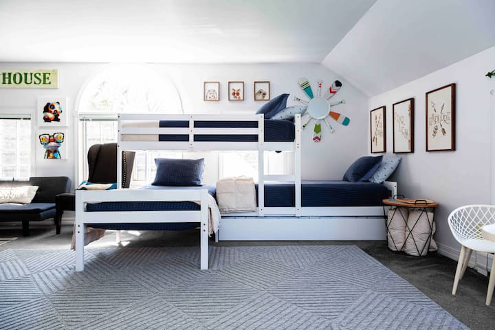 Mimi 's Bunk Room- sitting area includes two couches that fold down flat for larger kids to sleep on if choose. 