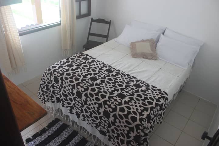 ห้อง 1 (เตียงคู่)  ฉันจัดเตรียมผ้าห่มไมโครไฟเบอร์ไว้ให้ ไม่รวมชุดผ้าปูที่นอน