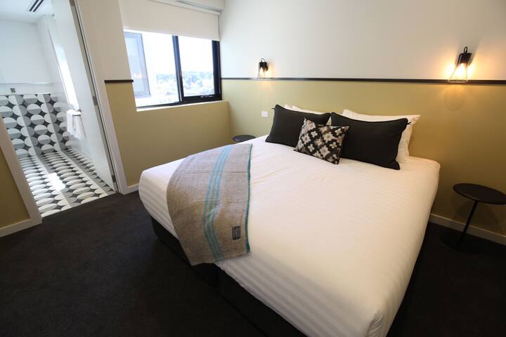 Luxurious 3 Bedroom Apartments gallery image 3