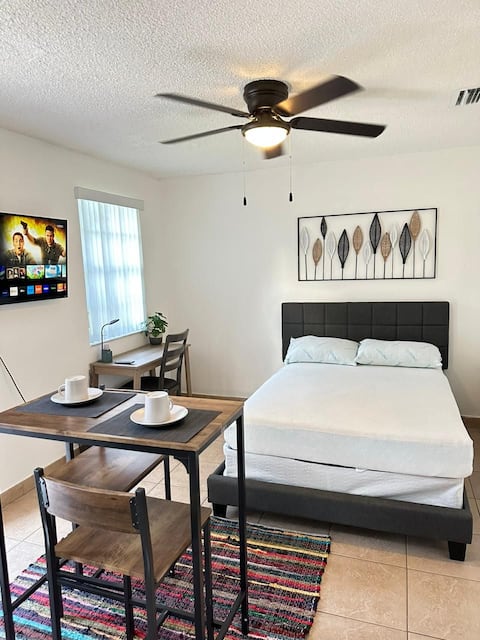 Cozy Studio / Room in aventura