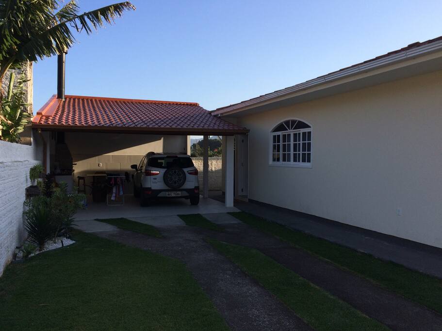 Vista externa da garagem