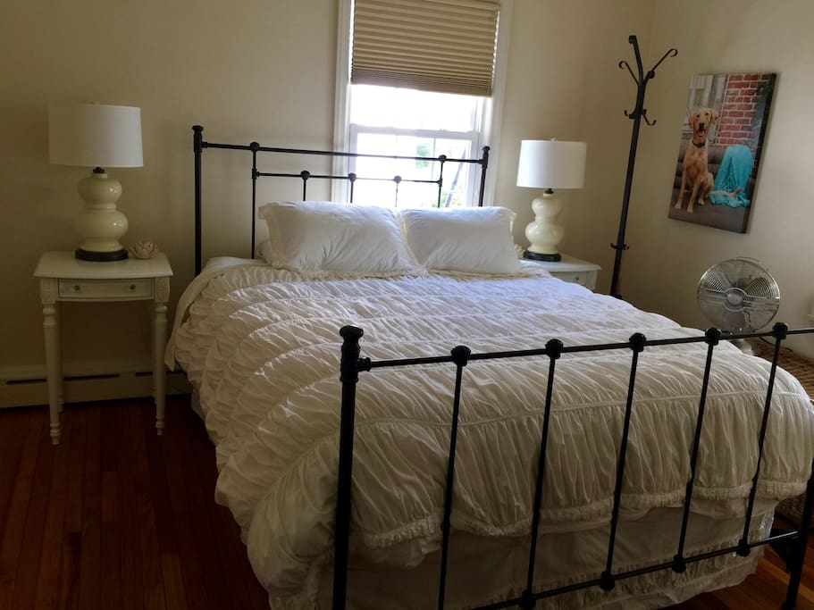 Bedroom 2 - Queen Bed