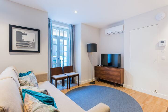 Augusta Residence 2 bed Juliette Balcony Great Views gallery image 5