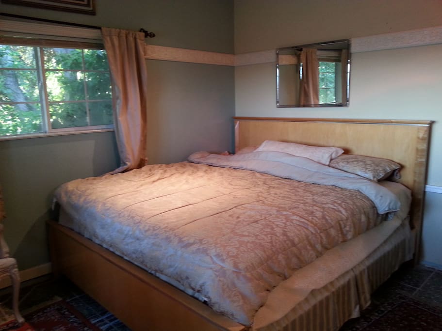 Comfortable King bed