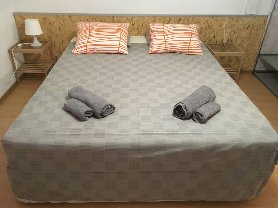 Bedroom 2 (Queen size French bed 160/200)