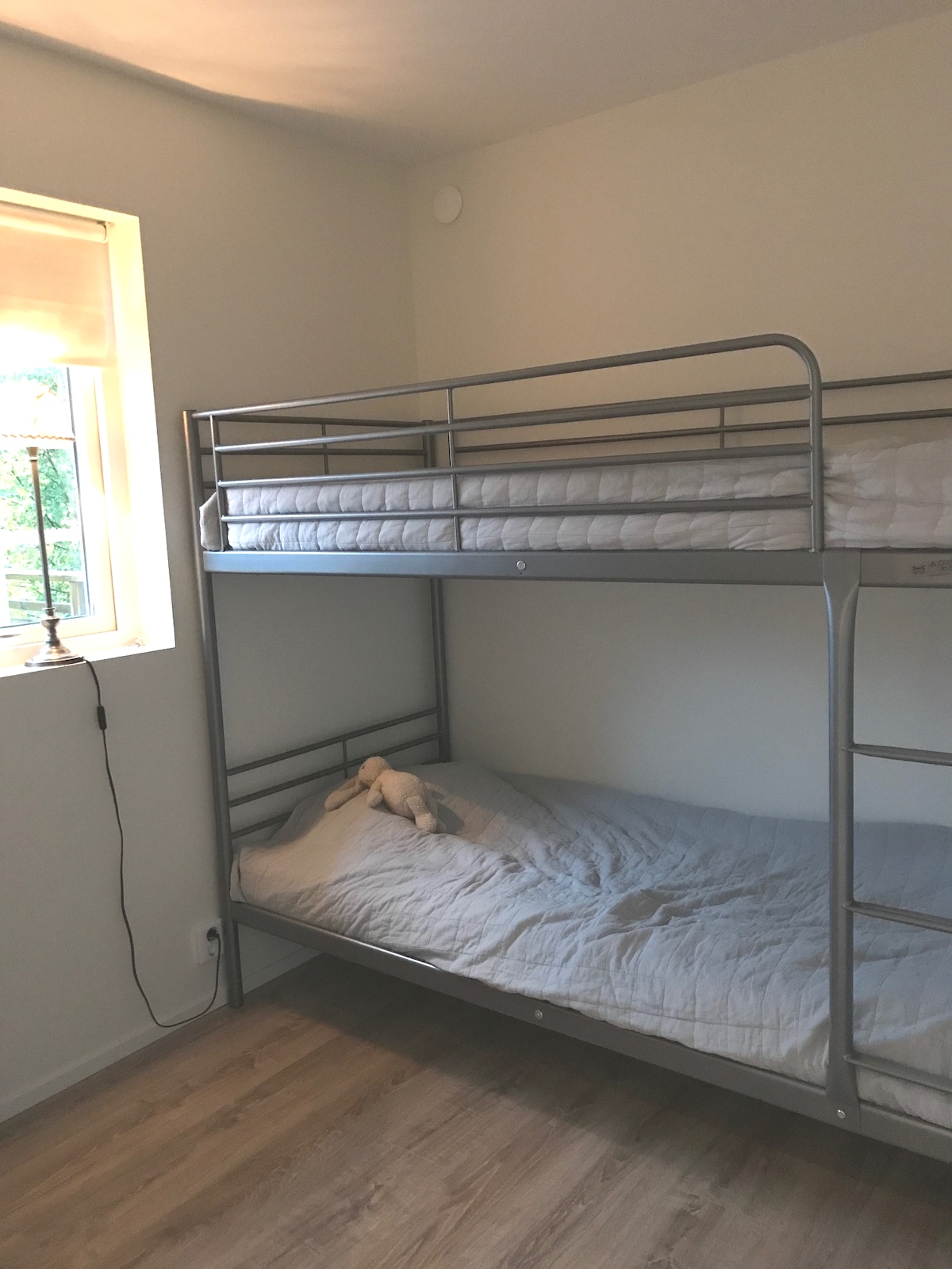 Максимум 80 кг в горното легло