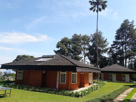 The BlueSky Villas - Megamendung near Puncak Jabar