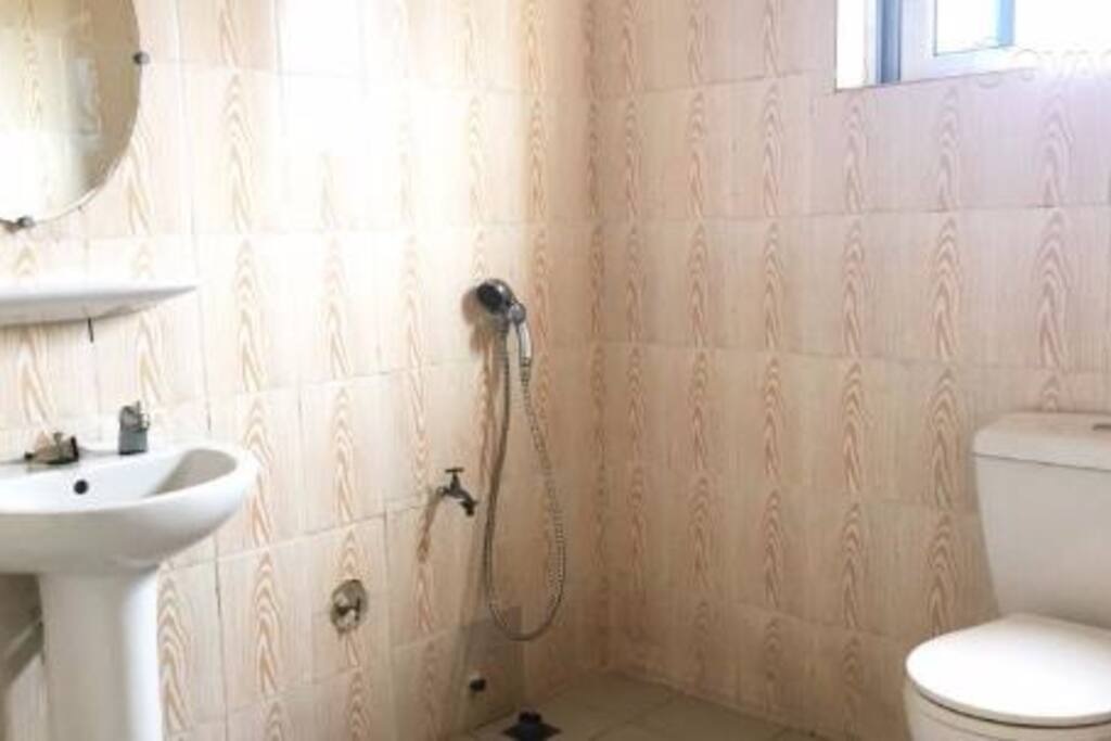 Douche associée à la chambre parentale