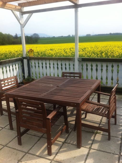 Grillplatz unter der Pergola