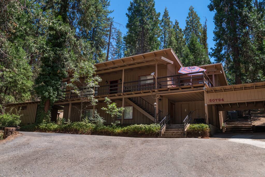 Mountain Memories Rustic 3 bedrooms and 2.5 bathrooms