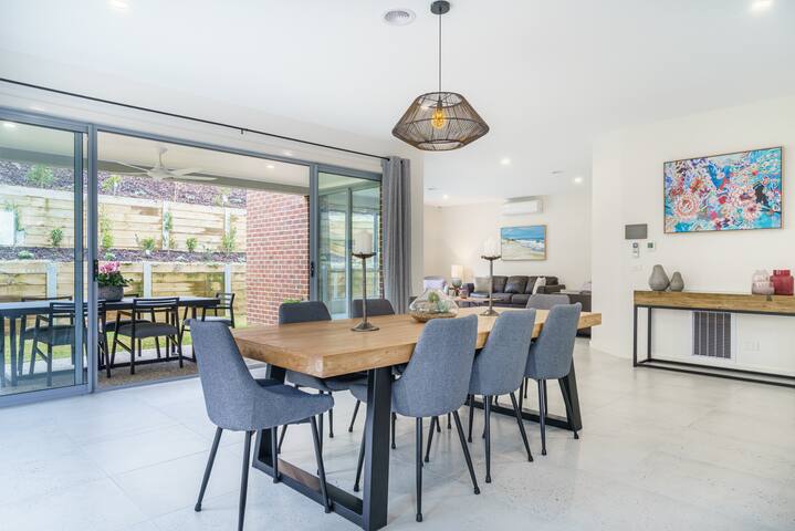 Vue Sur La Mer by Ready Set Stay gallery image 4