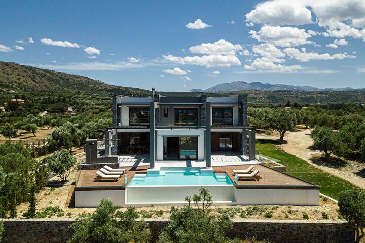 Luxe Getaway – Infinity Pool & Spa, Near the Beach gallery image 4