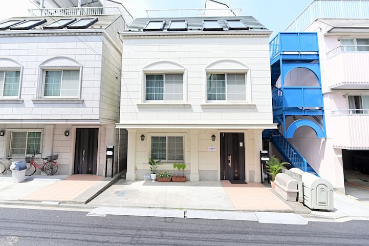 100m2 house/3BR/quiet str./near shinjyuku sta.