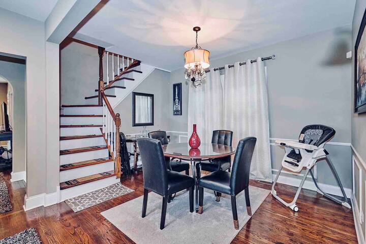 Historic 1920s bungalow near Logan Square ! gallery image 5