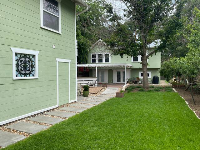 Fabulous House, walk downtown! gallery image 4