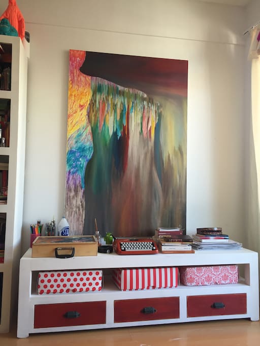 Color, arte y libro por toda la casa.