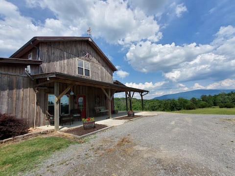 The Barn at Frog Hollow 
2nd Floor Retreat