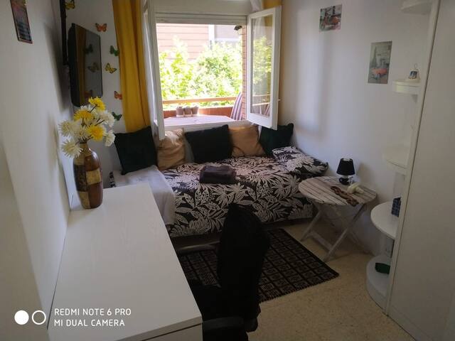 Room  Conexion direct to Airport  Near Beach.